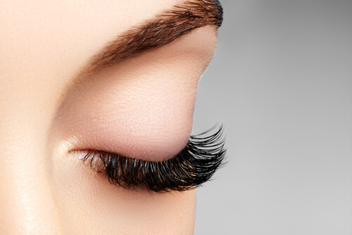 眉毛が長い原因は老化 カットすべき 整え方を解説します Lovely
