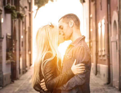 キスしたら好きになる人は多い キスして好きになってしまう人の心理と特徴 Lovely