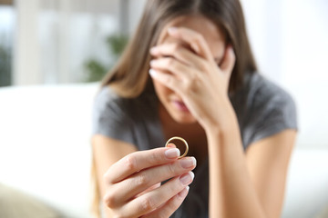 元カレと友達になるべきでない9の理由 友達になってもいい条件は Lovely