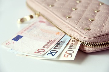 財布で金運はアップする！色や素材・ブランドなどのおすすめは？