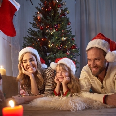 クリスマスの靴下の由来と意味は なんでプレゼントを入れるの Lovely