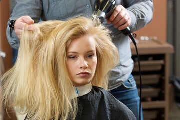 髪量が多い人必見！髪のボリュームを抑える7の方法！