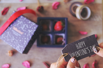 バレンタインのお菓子の意味とは？チョコをなぜあげるの？