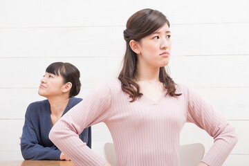女が嫌いな女の特徴11選！こんな女はマジで無理！