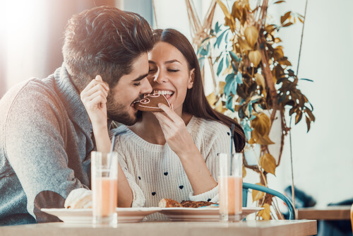 付き合って1ヶ月で体の関係はどこまで進めるべき ベストなタイミングを見極めよう Lovely