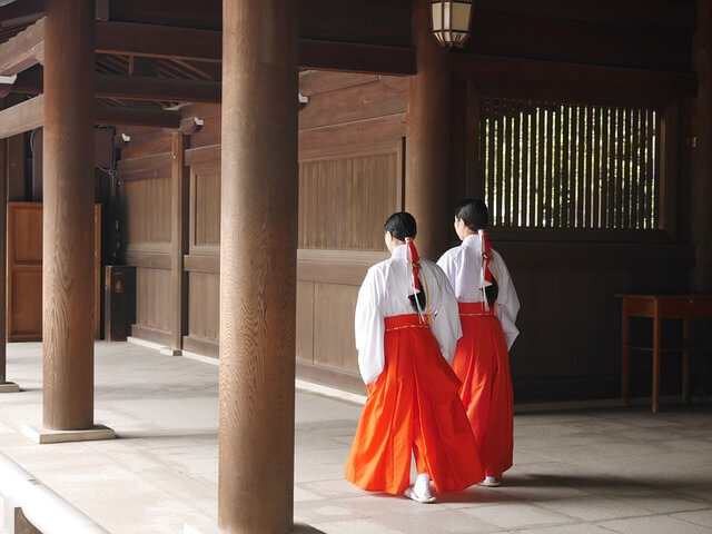 御朱印ガールが増加中 御朱印帳を持って神社仏閣を巡る魅力とは Lovely