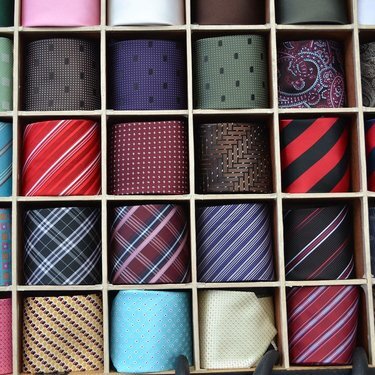 ネクタイをプレゼントする意味は 友達や上司にあげないほうがいい Lovely