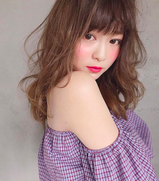 面長さんに似合うロングヘアスタイルまとめ 面長女性必見 Lovely