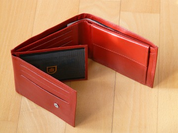 赤い財布の風水効果7選！金運がさがるからよくない？