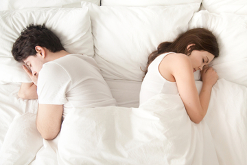彼氏/彼女が嫉妬するタイプだった…嫉妬する男女の心理と対処法は？
