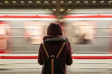 遠距離恋愛中の適切な連絡頻度は？長続きカップルに学ぶコツ