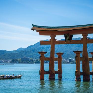 厳島神社で御朱印を貰おう 御朱印帳のデザインやお守りも紹介 Lovely