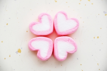 【夢占い】駄菓子屋の夢の意味７選！愛情や恋愛の深層心理がわかる♡