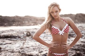 波瑠の水着セクシー画像35選！スタイル抜群の美ボディ♪【厳選】