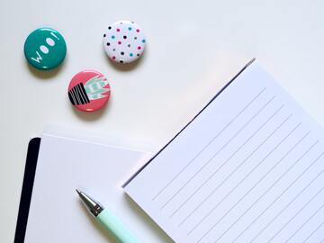 ノートが出てくる夢の意味31選｜あなたの潜在心理を示す！【夢占い】