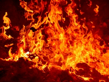 【夢占い】火事の焼け跡の夢の意味7選｜自身の潜在意識からの警告！？	