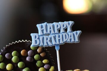 1月8日の誕生石・誕生花・星座・運勢・相性は？【365日誕生日占い】