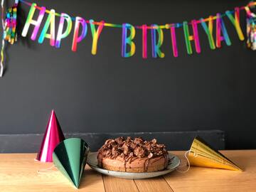 2月23日の誕生石・誕生花・星座・運勢・相性は？【365日誕生日占い】