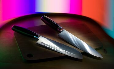 【夢占い】包丁・刃物の夢の意味21選｜人を刺す・襲われる状況別に解説	