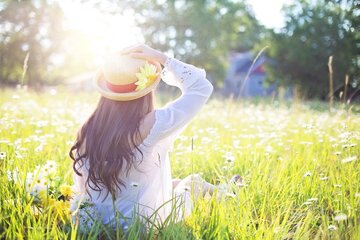 3月25日の誕生石・誕生花・星座・運勢・相性は？【365日誕生日占い】
