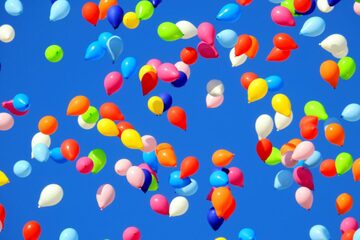 7月18日の誕生石・誕生花・星座・運勢・相性は？【365日誕生日占い】