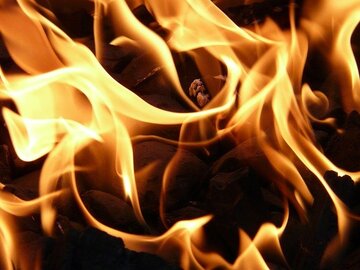 火の夢の意味29選【夢占い】火を消す・つける・火事・火傷など！