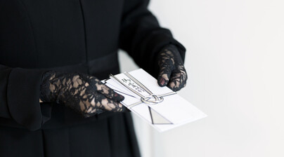 喪服に関する夢占い24選！着る・買う・捨てるなどパターン別に紹介