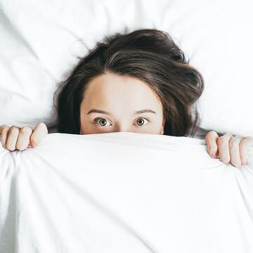 【夢占い】恥ずかしい・恥をかく夢の意味20選｜幸運になる前触れかも