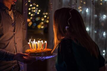 5月25日の誕生石・誕生花・星座・運勢・相性は？【365日誕生日占い】