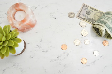 【夢占い】借金の夢に関する20の意味を解説！危機感・金運低下