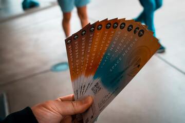 【夢占い】切符に関する夢の20の意味を解説！買う・あげる・もらう