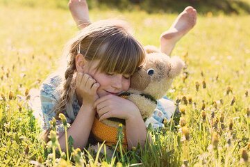【夢占い】女の子に関する夢の30の意味を解説！運気上昇・純粋	