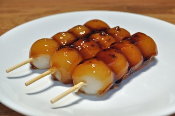 【夢占い】団子に関する夢の27の意味を解説！幸運・運気上昇・和心	
