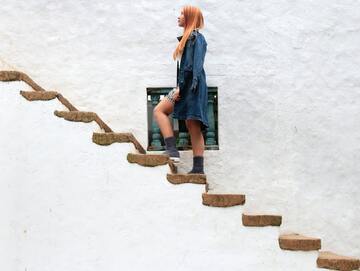 【夢占い】登る夢が示す13の意味は？｜坂道・登山・はしご・階段など
