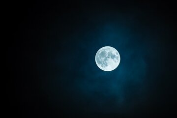 【夢占い】満月の夢が示す15の意味とは？｜不気味・欠けているなど	