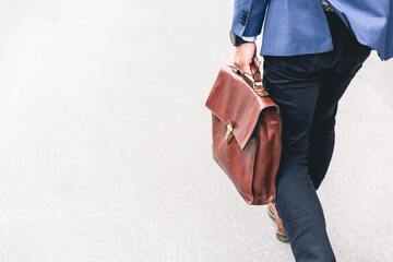 【夢占い】退職・仕事を辞める夢の意味25選｜予知夢？将来の不安？