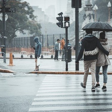 最新 コロナ対策の雨の日デート 雨の日の東京は三密を避けたデートに Lovely